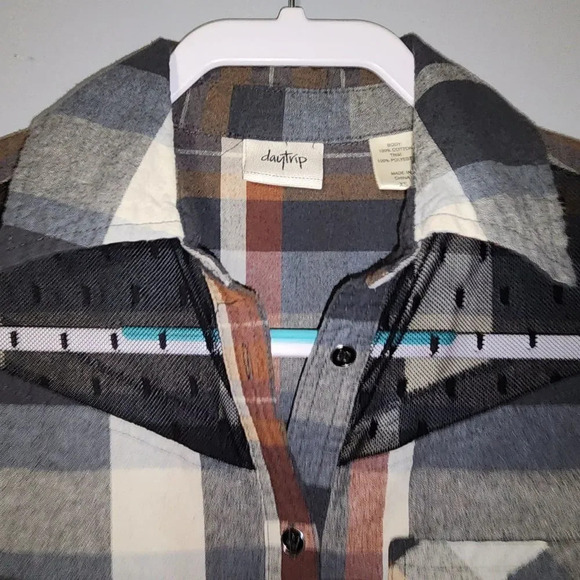 Daytrip Button Down with Lace Detail, Extra Small - Picture 5 of 6